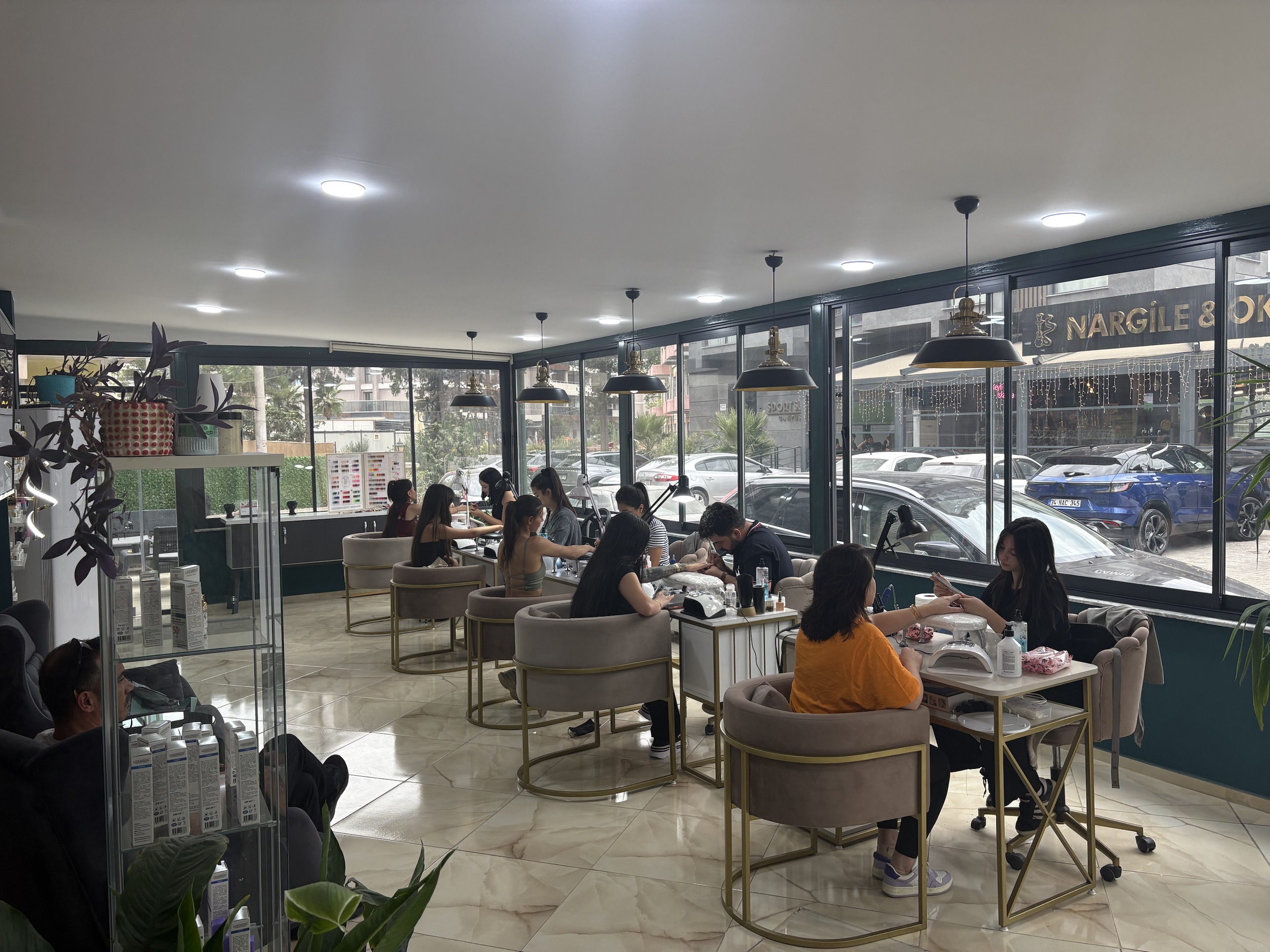 Eva Güzellik Merkezi salon içi